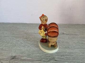 Goebel - Beeldje, Hummelbeeldje, pop moederbeeldje gebed