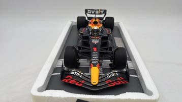 Minichamps 1:18 - Modelauto - Oracle Red Bull Racing RB18