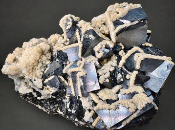 Skeletale galena met dolomiet Kristallen op matrix - Hoogte: