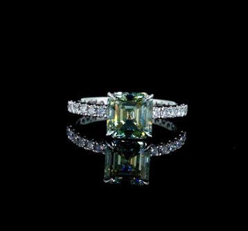 Ring - 14 karaat Witgoud - 3.29ct. tw. Groen Diamant (Fancy