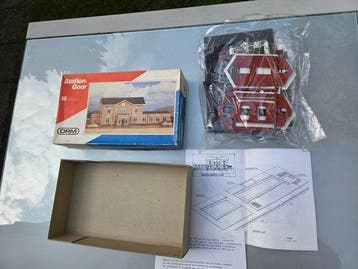 DRM H0 - Modeltreinfiguren (1) - Station Goor bouwpakket, Nieuw