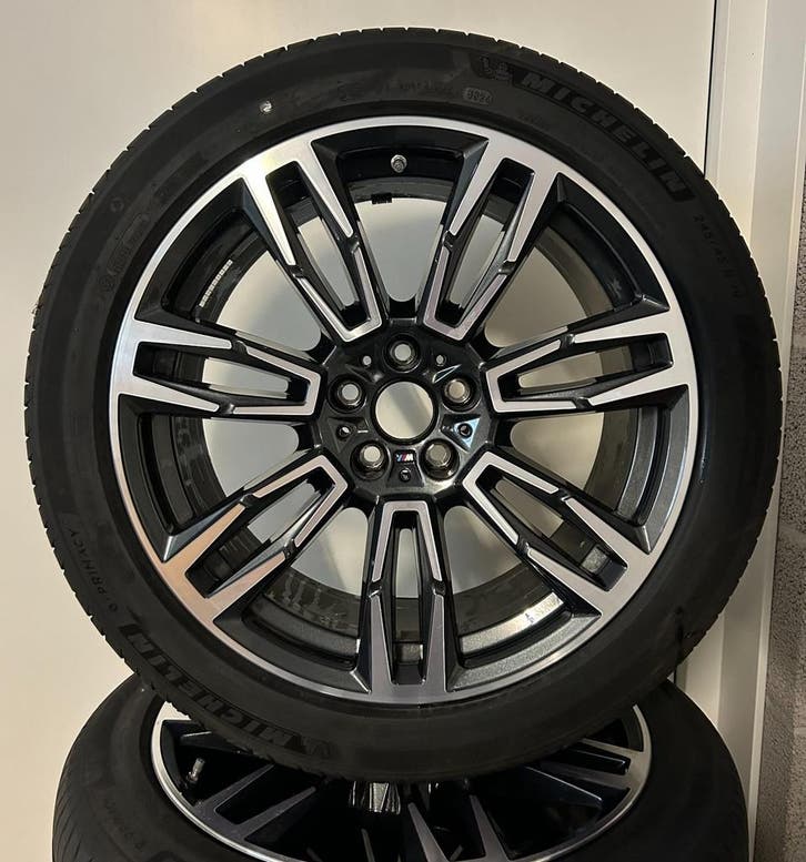 BMW I5 5-serie G60 G61 935M Velgen + Banden, Auto-onderdelen, Banden en Velgen, 19 inch, Zomerbanden, 245 mm, Personenwagen, Gebruikt