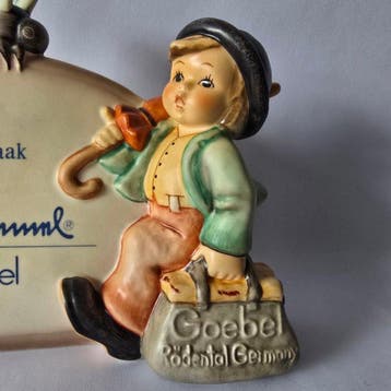 Goebel - Beeldje - Hummel #900 - Erkend Speciaalzaak M.J.