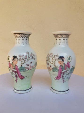 Paire de vases en porcelaine chinoise Famille Rose vintage –