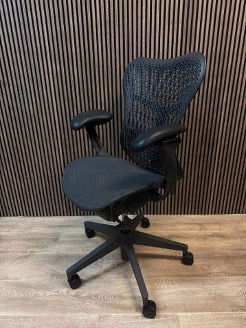 Refurbished Herman Miller Mirra 2 Office Chairs, Bureaustoel
