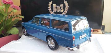 B.O.S 1:18 - Modelauto - Volvo Amazon Combi