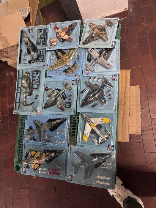 Fabbri 1:100 - Modelvliegtuig (51) - Modelli assortiti di, Kinderen en Baby's, Speelgoed | Overig