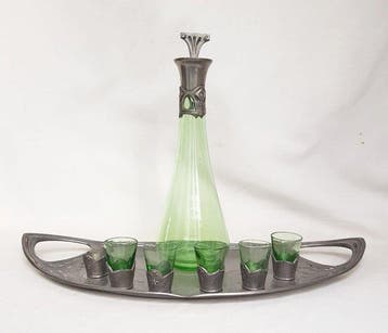 Ravol Frie. - Service à liqueur (8) - Étain et verre vert -, Antiquités & Art
