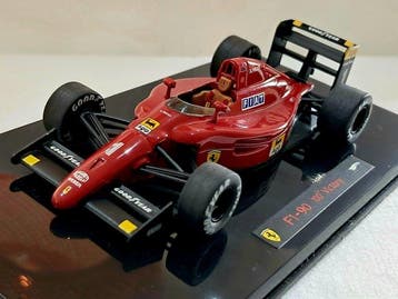 Hot Wheels 1:43 - Model raceauto (2) - Ferrari F1-90 (641/2)