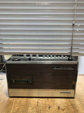 Grundig - C 4000 Automatic Lecteur portable de cassettes, TV, Hi-fi & Vidéo