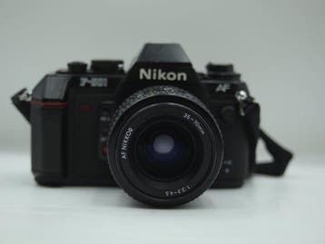 Nikon F-501camera + 35-70mm f3.5-4.5 lens Filmcamera, Nieuw