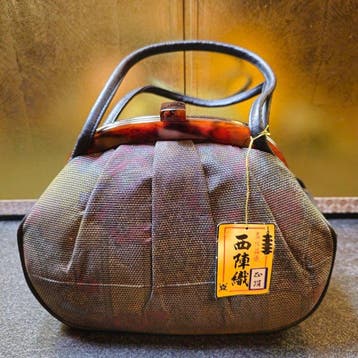 Lot of 2 Vintage Kyoto Nishijin-ori Silk Handbags - Gold, Antiquités & Art