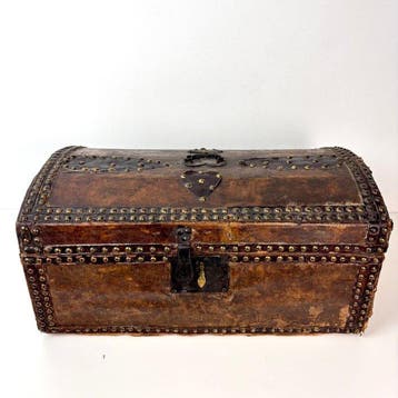 Cercueil - Ancienne malle en cuir de voyage / coffre à