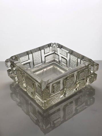 Rudolfova Hut - Jií Zejmon - Asbak - Glas - Metselwerk