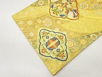 Saga Nishiki avec une soie à motif florale et phénix - Soie, Antiquités & Art