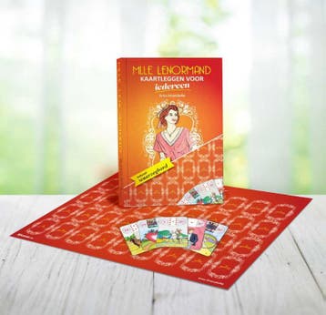 Mlle Lenormand - Kaartleggen voor iedereen - Handboek / HB /, Boeken, Verzenden, Gelezen, Erna Droesbeke
