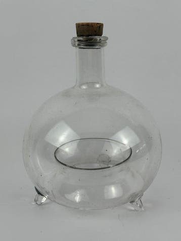 Decoratief ornament - Italië - Een glazen wespenval