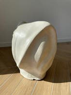 Carla Ballarini - sculptuur, Stupore - 28 cm - Aardewerk