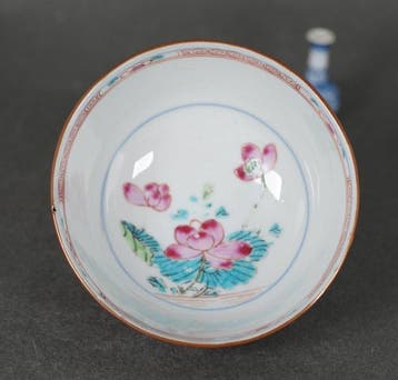 Yongzheng (1723-1735) - Kom - Lotus Pond and Peonies, and
