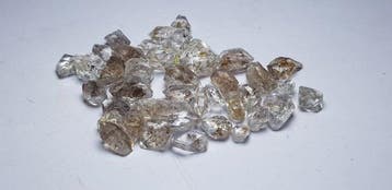 Fluorescerende petroleum kwarts kristallen Onder UV-licht-