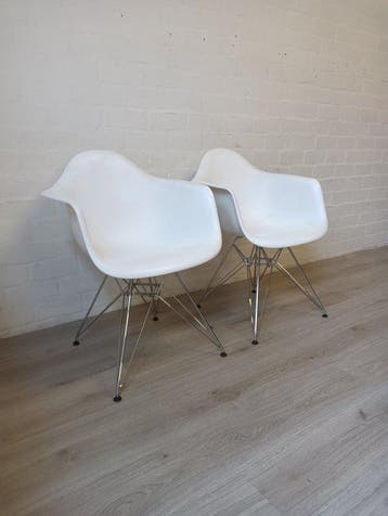 Vitra - Charles Eames, Ray Eames - Chaise (2) - DAR -