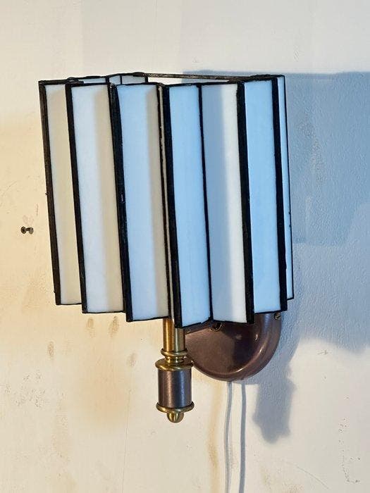 Wandlamp - Tiffany - Opaline glas, Lood, Antiek en Kunst, Curiosa en Brocante