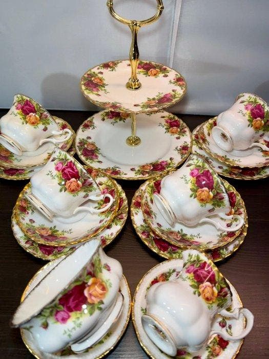 Royal Albert - Theeservies (17) - Been - Taartstandaard / 4, Antiek en Kunst, Antiek | Meubels | Tafels