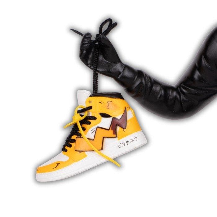 SKE - Banksy X NIKE Pikachu Edition, Antiek en Kunst, Kunst | Designobjecten