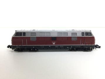 Arnold Rapido N - 2022 - Diesellocomotief (1) - BR221 met