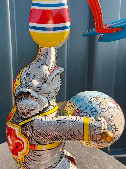 Wagner Junior - Jouet en étain - Olifant met vliegtuigmolen, Antiquités & Art, Antiquités | Jouets