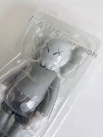 Kaws (1974) - Kaws companion grey medicom toy 2016, Antiek en Kunst