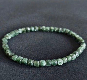 Armband van Siberische seraphinite. Facetgeslepen kralen.