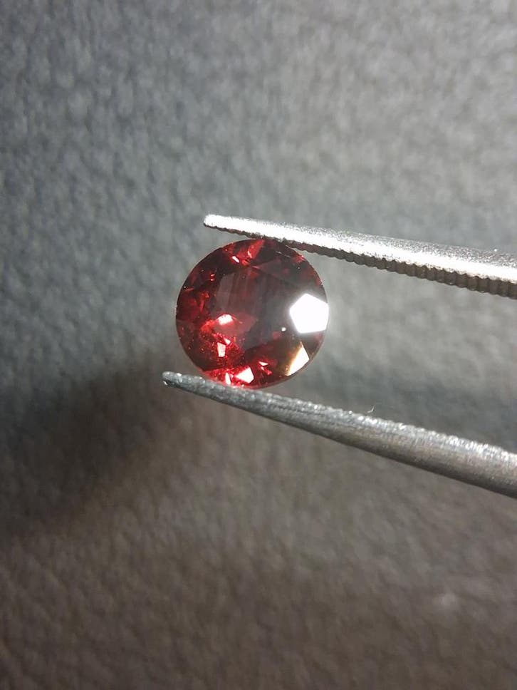 Natural Garnet - Rhodolite - 1.020 ct - round faceted - red, Bijoux, Sacs & Beauté, Accessoires Autre, Envoi