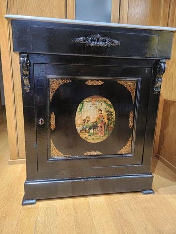 Elegante aparador francés realizado en madera ebonizada con