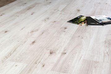 Proefstaal - XL Kronotex D 3516 Millenium Oak WHITE EXTRA, Ophalen of Verzenden, Nieuw