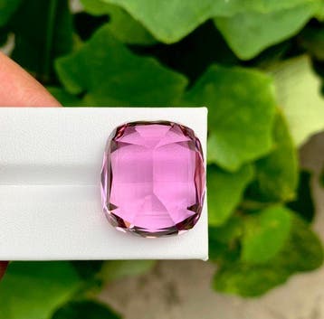 1 pcs Rose Kunzite - 64.77 ct - International Colored, Handtassen en Accessoires, Nieuw