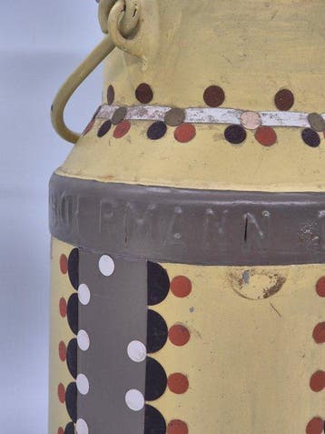 Vintage Milchkanne – Bemaltes Metall mit Henkel und