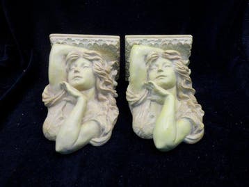 2 Fraaie Art Nouveau-Wandconsoles - Sculptuur van vrouw met