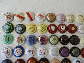 Collection de capsules de champagne