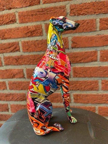 Beeldje - street a pop graffiti hond greyhound whippet