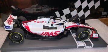 Minichamps 1:18 - Modelauto - HAAS F1 TEAM VF-22 GP, Nieuw