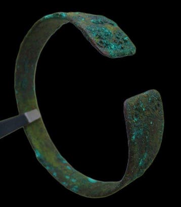 Byzantijns oude bronzen armband, ring en stipmotieven - 6 cm, Antiek en Kunst