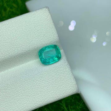 1 pcs Vert Émeraude - 1.22 ct - International Colored, Nieuw