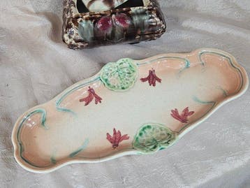 Art Nouveau Barbotine / Majolica Set – Floral Tray & Acorn, Antiek en Kunst