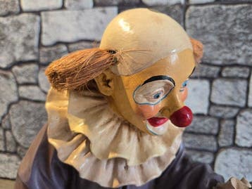 Jun Asilo Filipijnen - Jun Asilo - Beeld, Clown met hond
