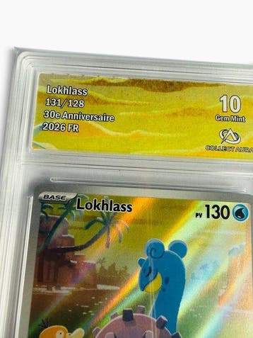 Pokémon - 1 Graded card - Lokhlass 131/128 30e anniversaire, Hobby en Vrije tijd, Nieuw
