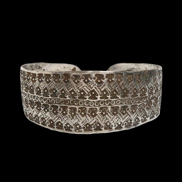 Viking periode Zilver Gegraveerde armband, Antiek en Kunst, Antiek | Overige Antiek