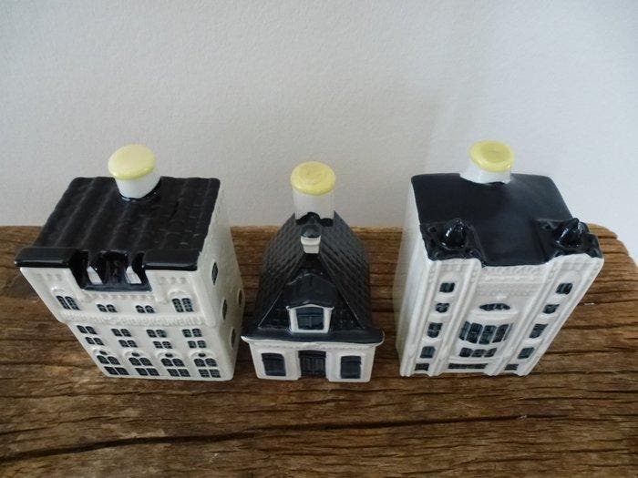 KLM-huisje - Drie KLM/Bols huisjes nr 95, 99 en 102 met, Antiek en Kunst, Antiek | Wandborden en Tegels
