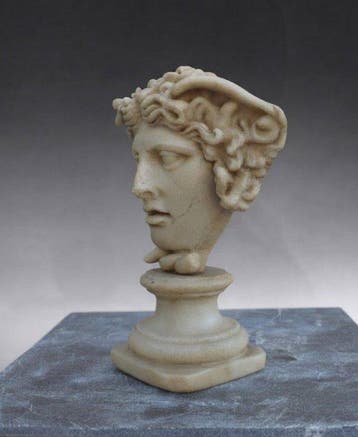 Sculpture, Medusa Rondanini - 21 cm - Marbre de Carrare