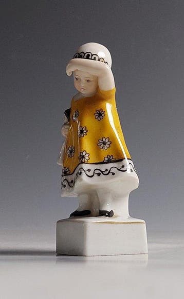 Goebel - Figuur - Meisje met pop - Porselein